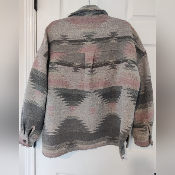 XL Aztec Patterned Shacket - Picture 2 of 9